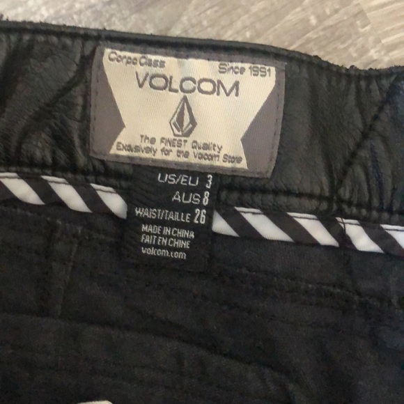 Volcom Shorts - Picture 2 of 5